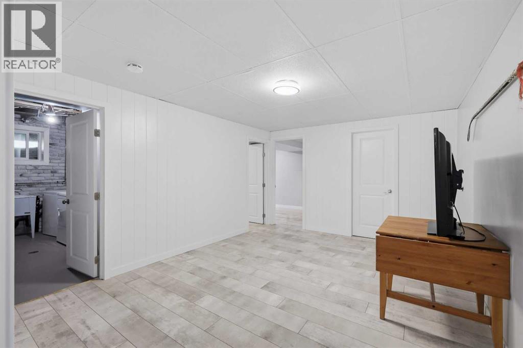 4412 45 Avenue Property Photo 18