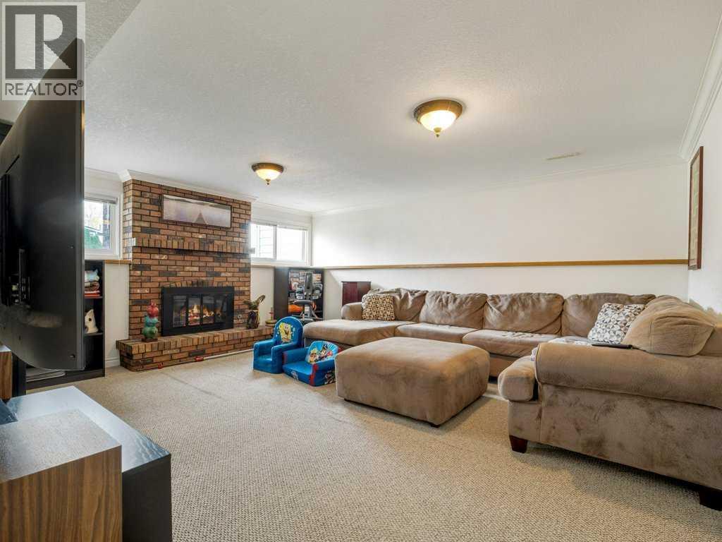3710 Pine Crescent S Property Photo 23
