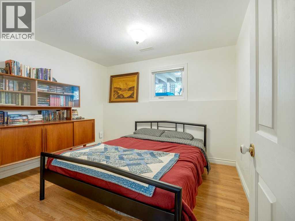 3710 Pine Crescent S Property Photo 24
