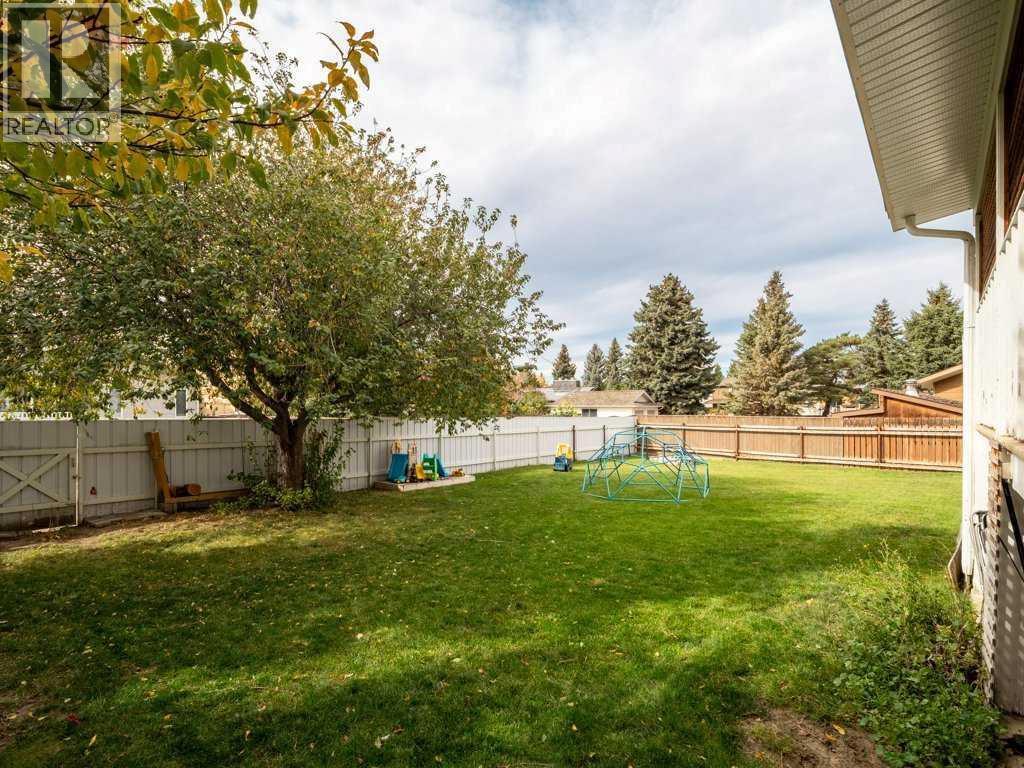 3710 Pine Crescent S Property Photo 30