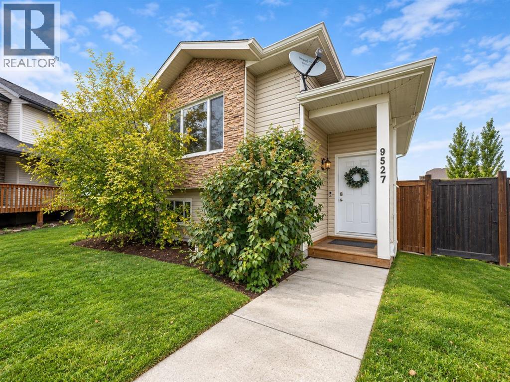 9527 93 Street Property Photo 2