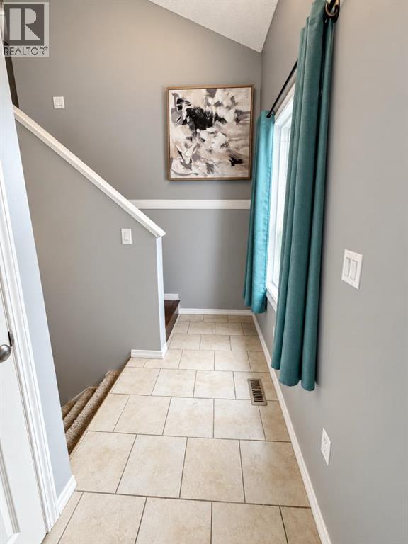 9527 93 Street Property Photo 5