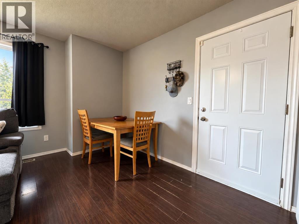 9527 93 Street Property Photo 11