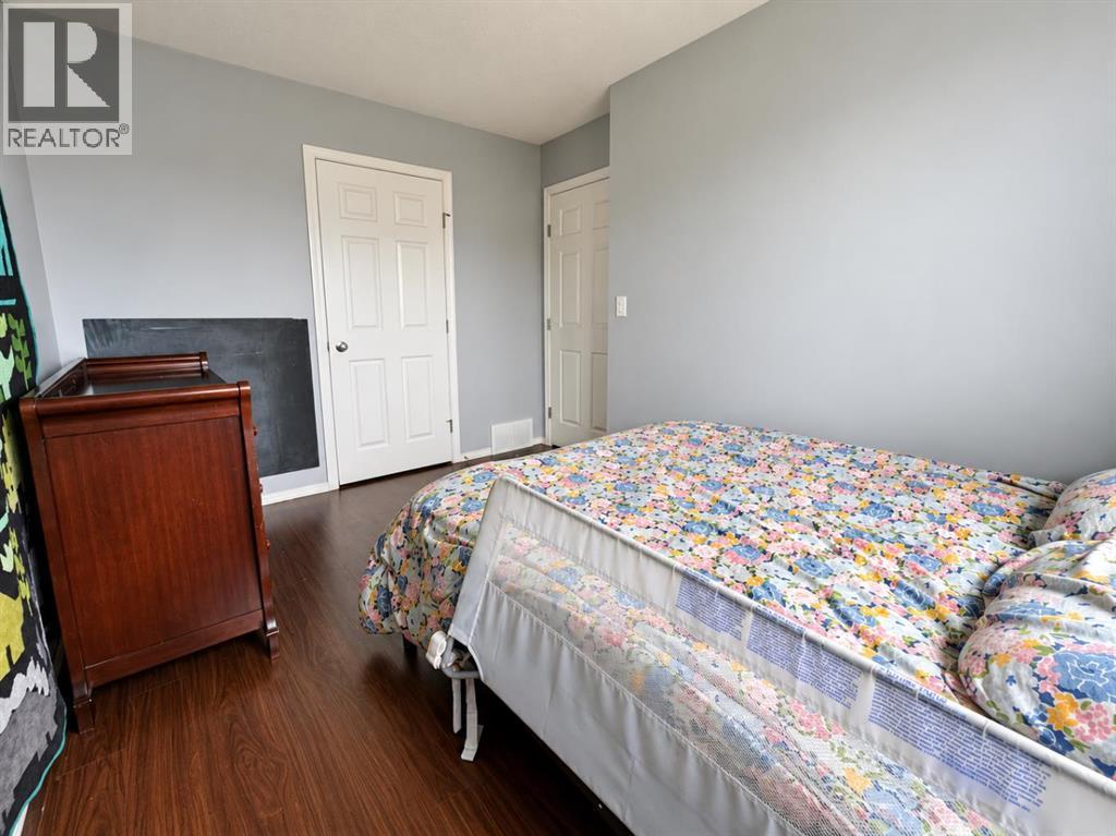 9527 93 Street Property Photo 20