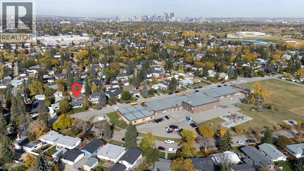 2320 58 Avenue Sw Property Photo 5