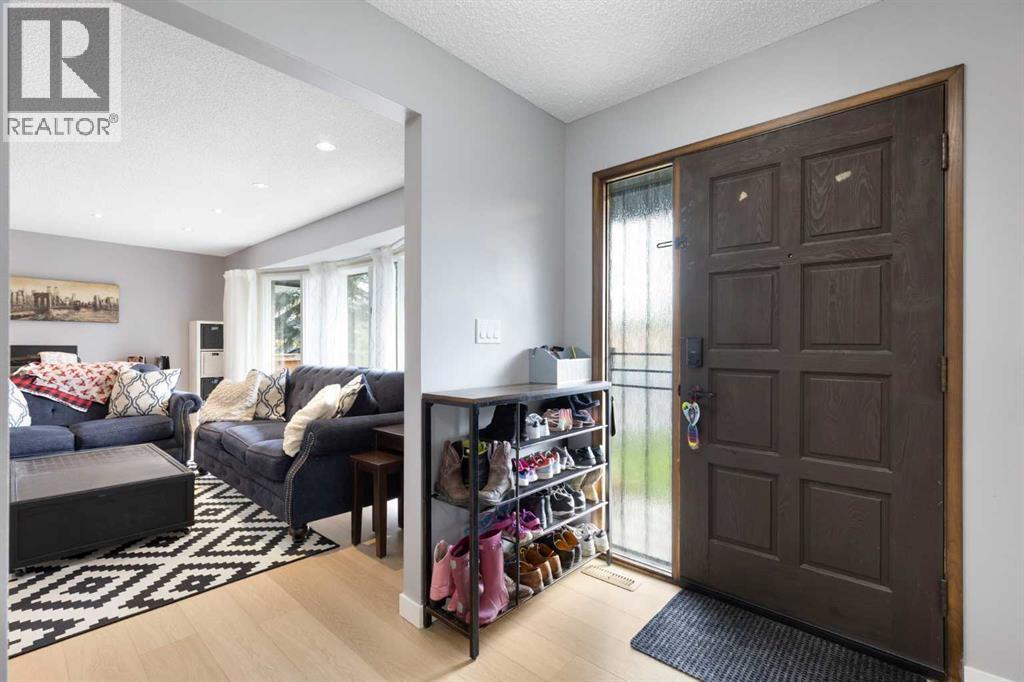 2320 58 Avenue Sw Property Photo 11