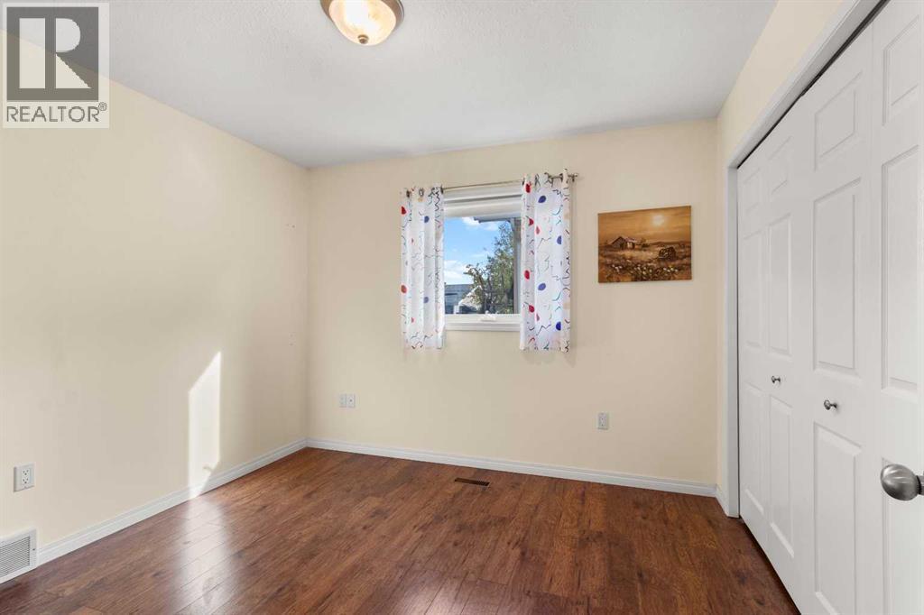 4638 52 Avenue S Property Photo 17