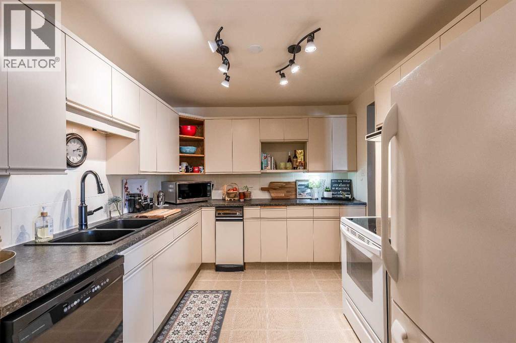 1165 16 Street Property Photo 14
