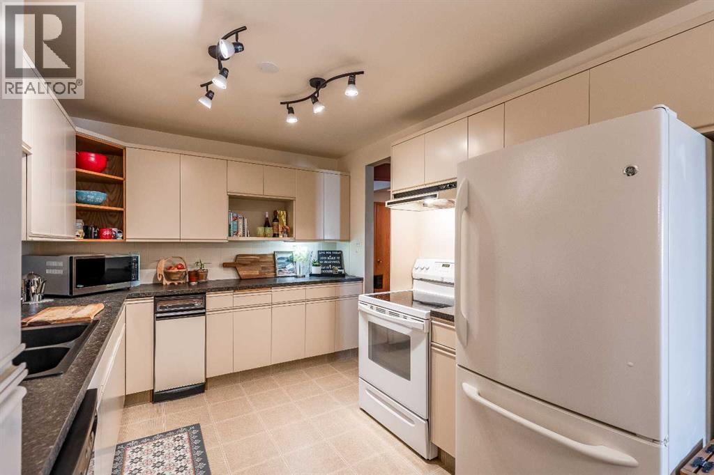 1165 16 Street Property Photo 15