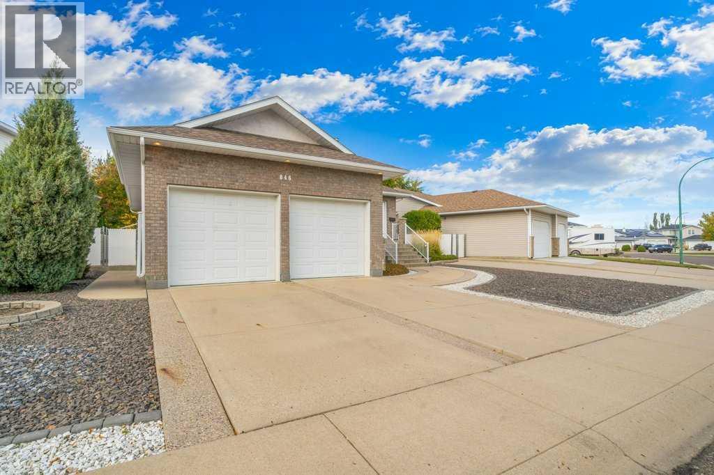 846 Spruce Way Se Property Photo 3