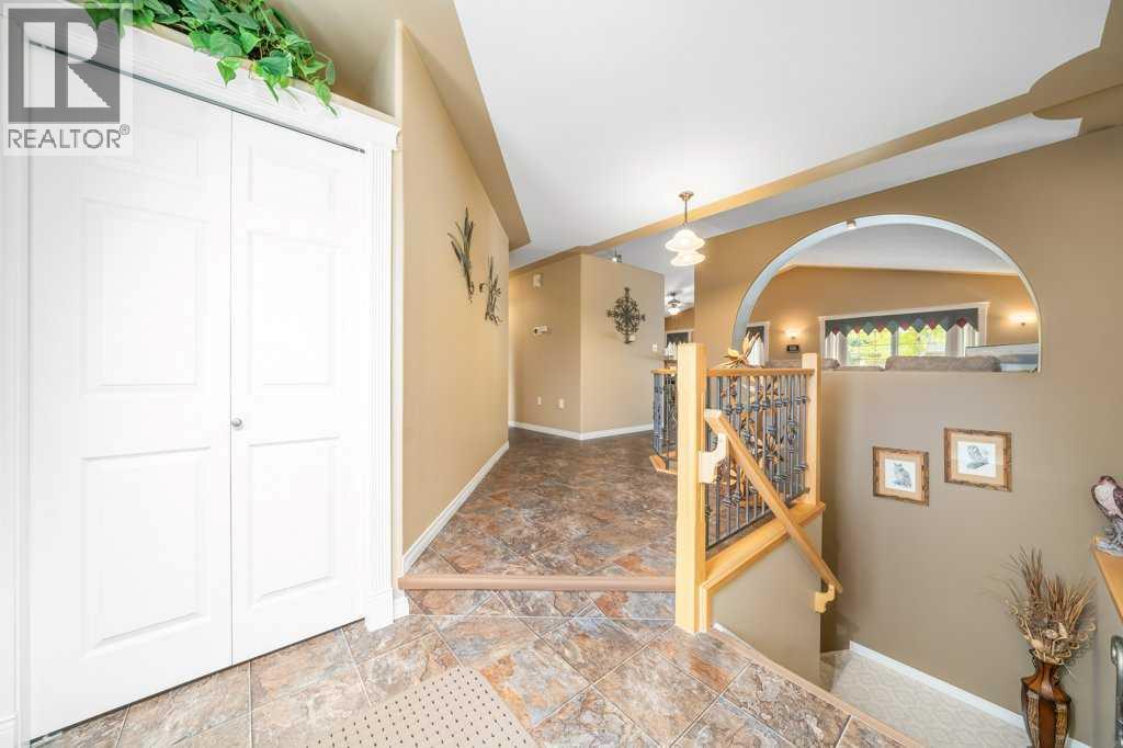 846 Spruce Way Se Property Photo 6