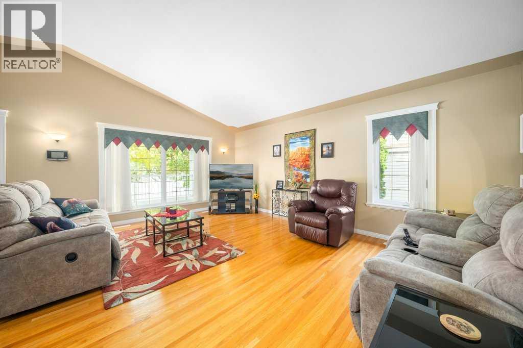 846 Spruce Way Se Property Photo 7