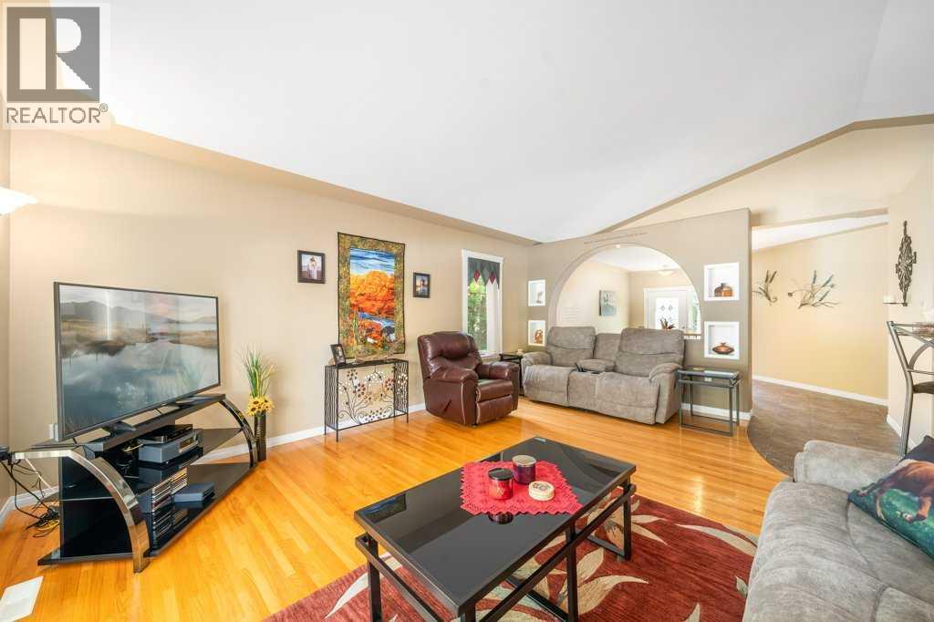 846 Spruce Way Se Property Photo 8