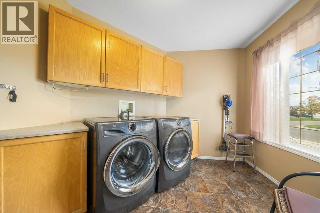 846 Spruce Way Se Property Photo 15