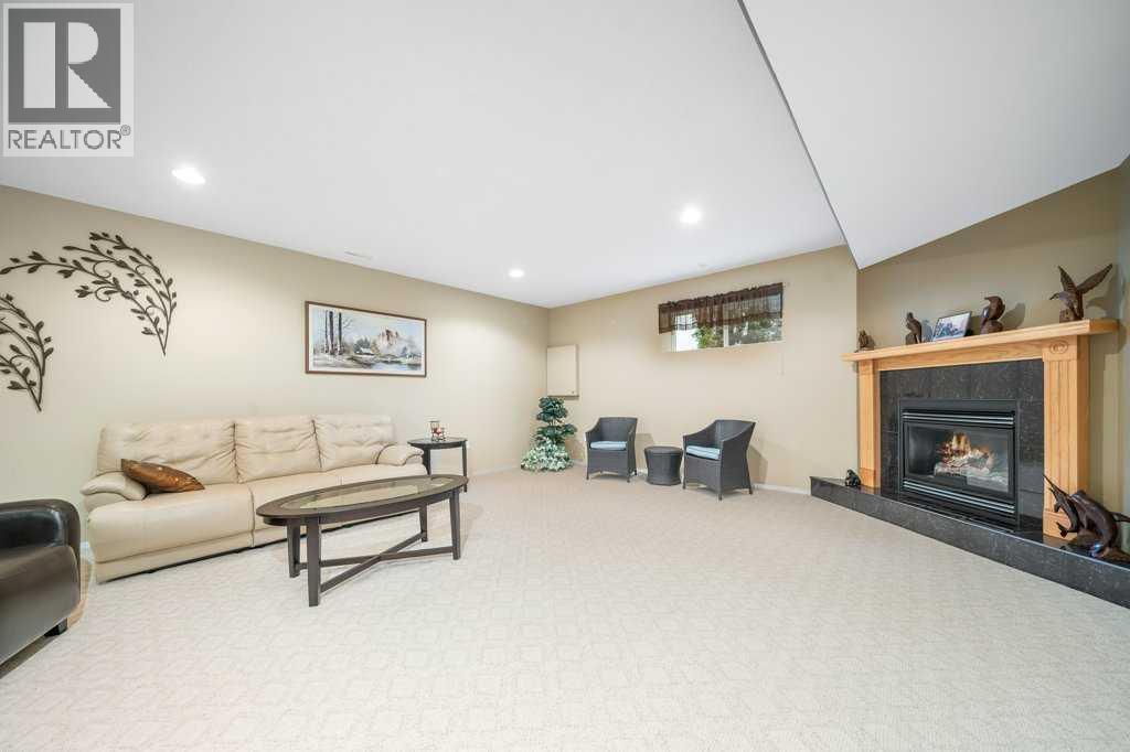 846 Spruce Way Se Property Photo 27