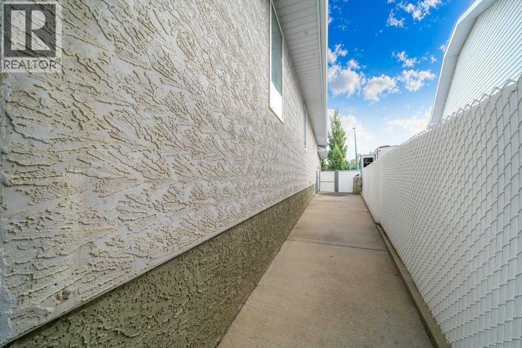 846 Spruce Way Se Property Photo 42