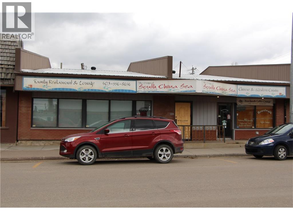 5018 50 Street Property Photo 3