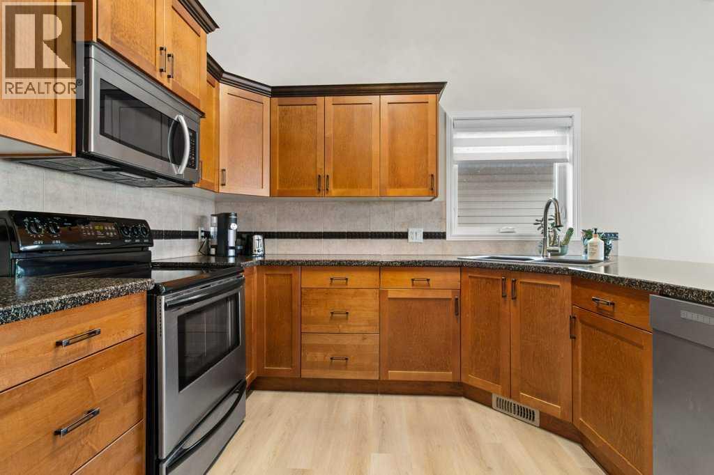 130 Oaklands Crescent Property Photo 6