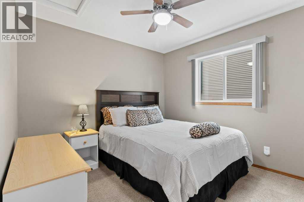 130 Oaklands Crescent Property Photo 12