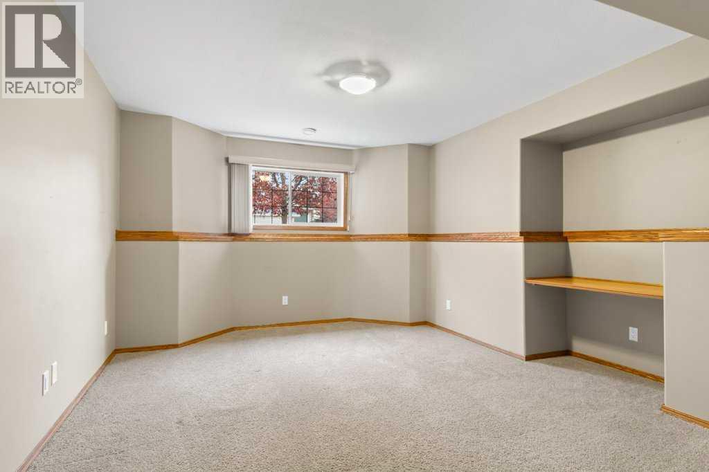 130 Oaklands Crescent Property Photo 23