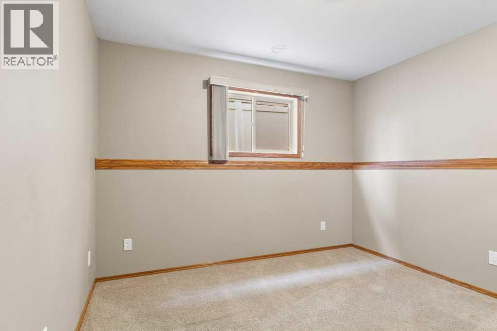 130 Oaklands Crescent Property Photo 24