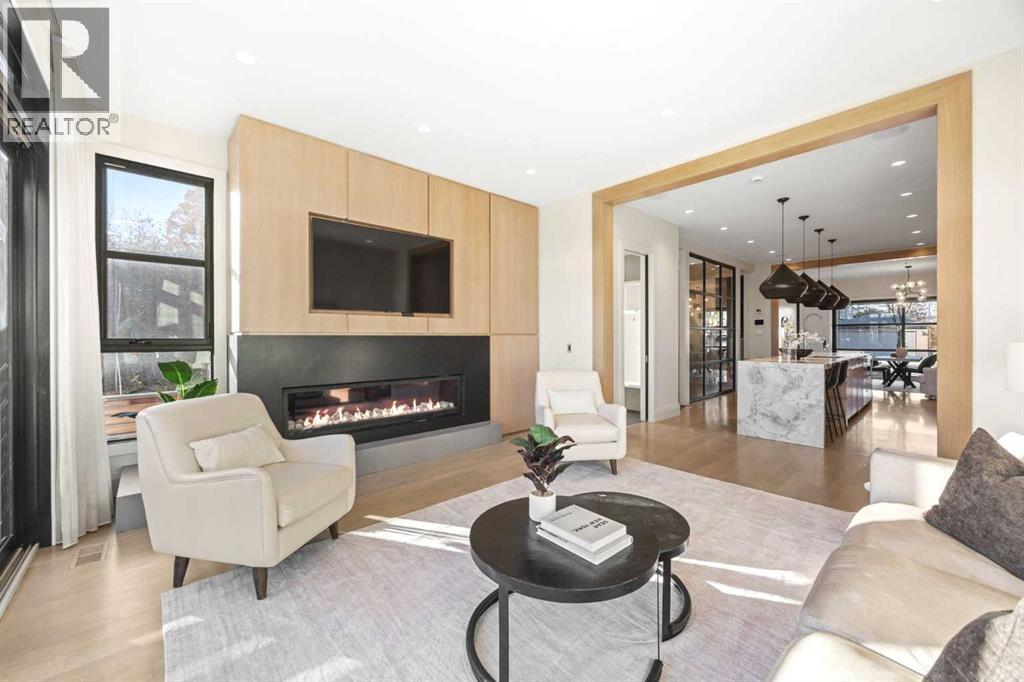 1945b 25 Avenue Sw Property Photo 1