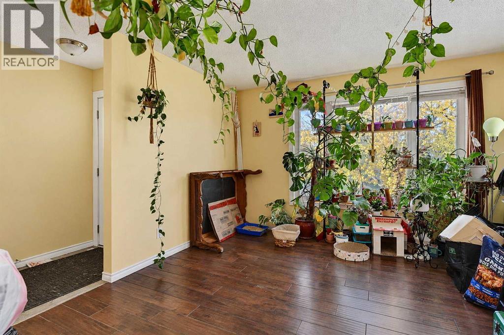 9412 83 Avenue Property Photo 3