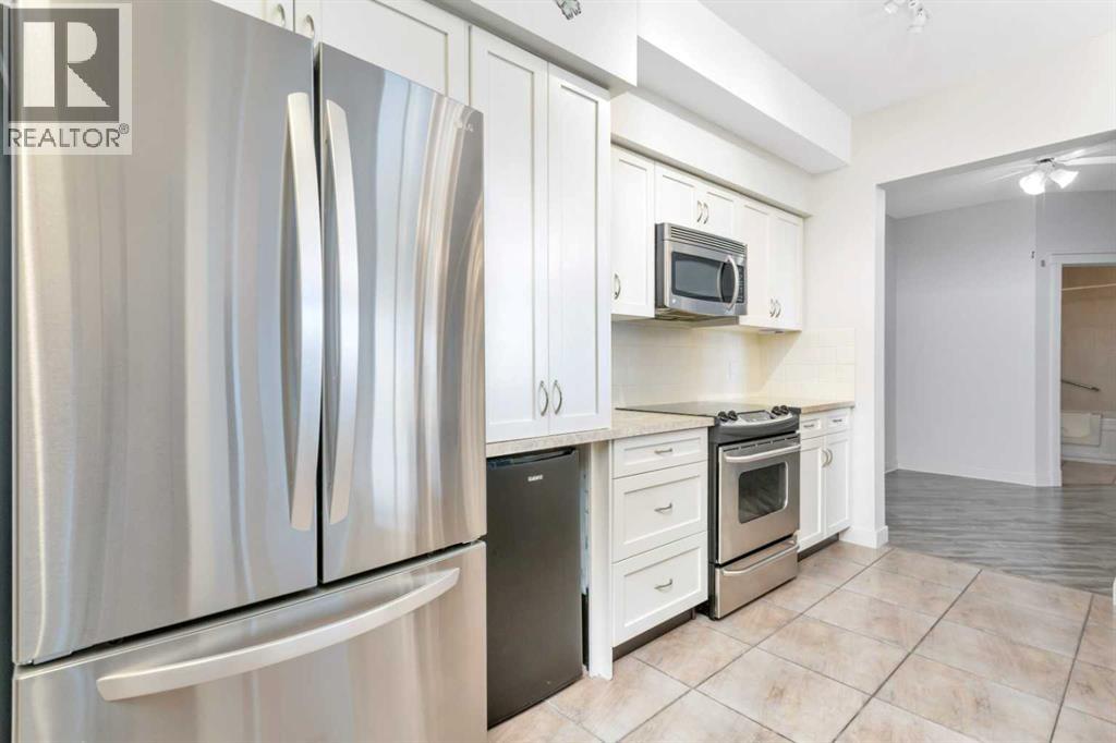 100 Lakeway Boulevard Property Photo 4