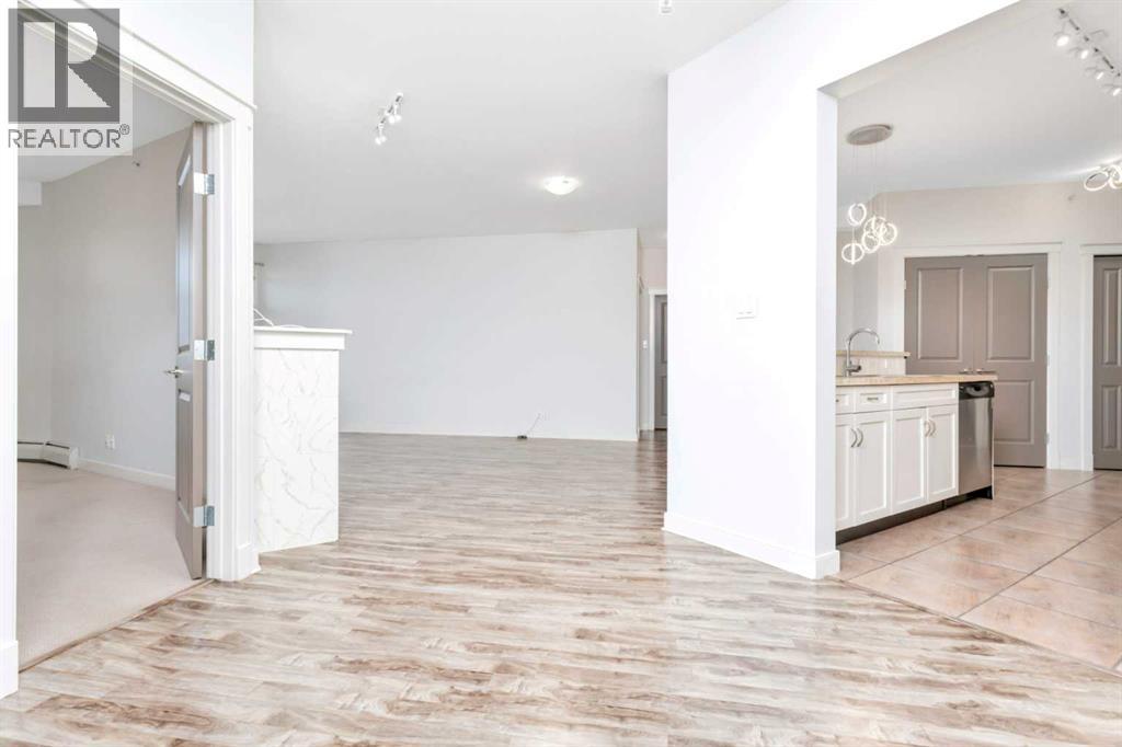 100 Lakeway Boulevard Property Photo 8