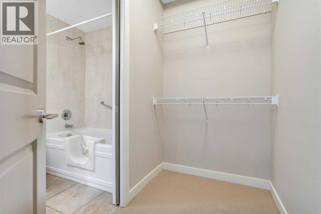 100 Lakeway Boulevard Property Photo 16