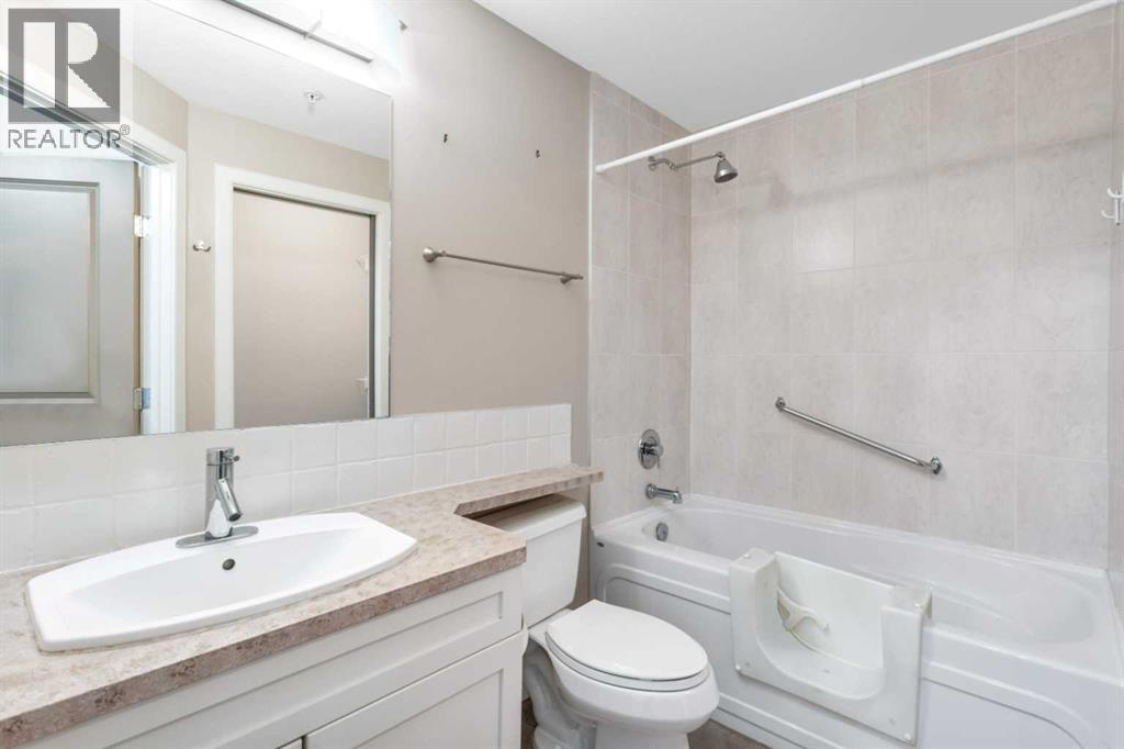 100 Lakeway Boulevard Property Photo 17
