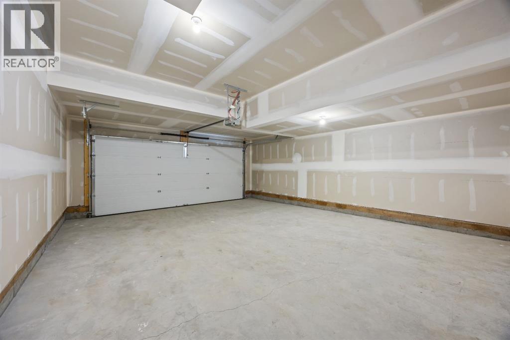 116 Greenwich Drive Nw Property Photo 9