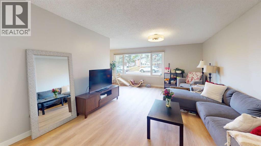 49 Sunhurst Crescent Se Property Photo 4