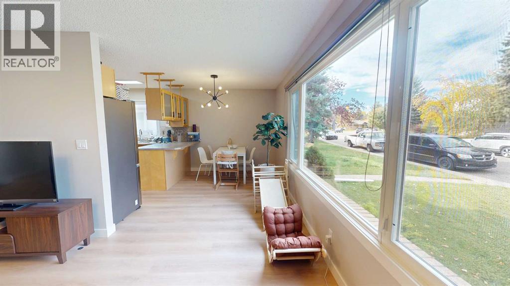 49 Sunhurst Crescent Se Property Photo 6
