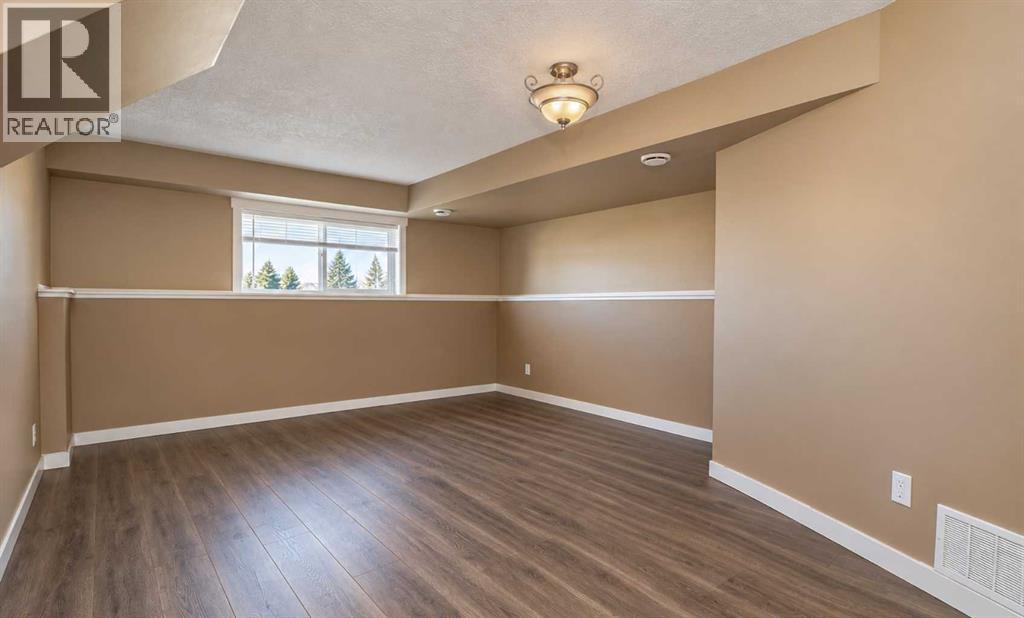 9729 126 Avenue Property Photo 32