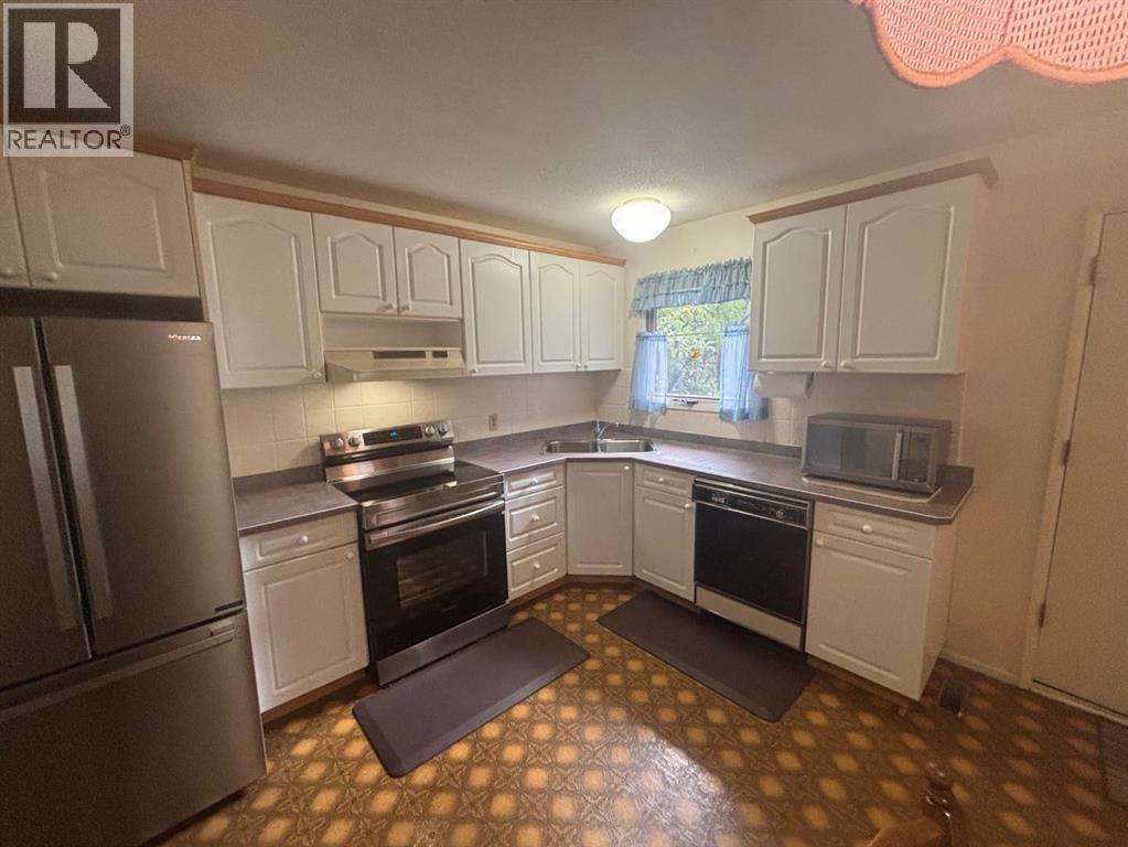 7306 24 Avenue Property Photo 4