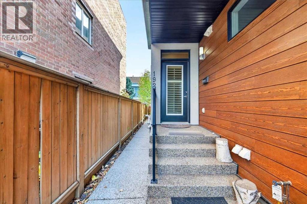 1922 29 Street Sw Property Photo 3