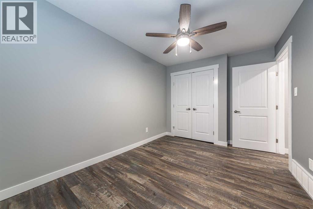 5517 52 Street Property Photo 2