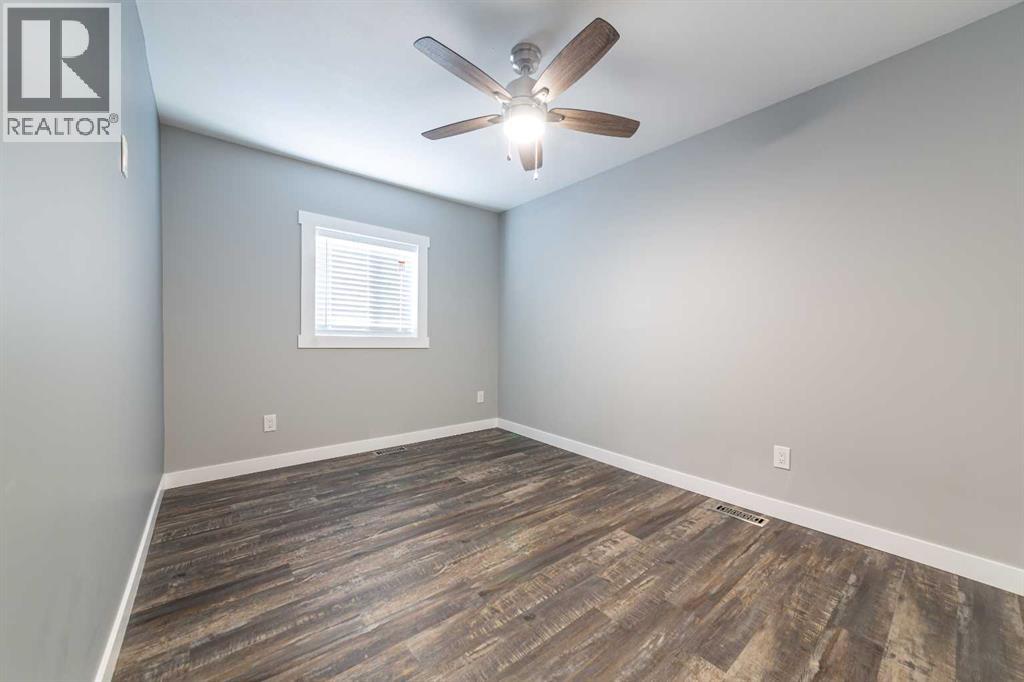 5517 52 Street Property Photo 3