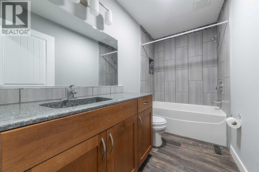 5517 52 Street Property Photo 4