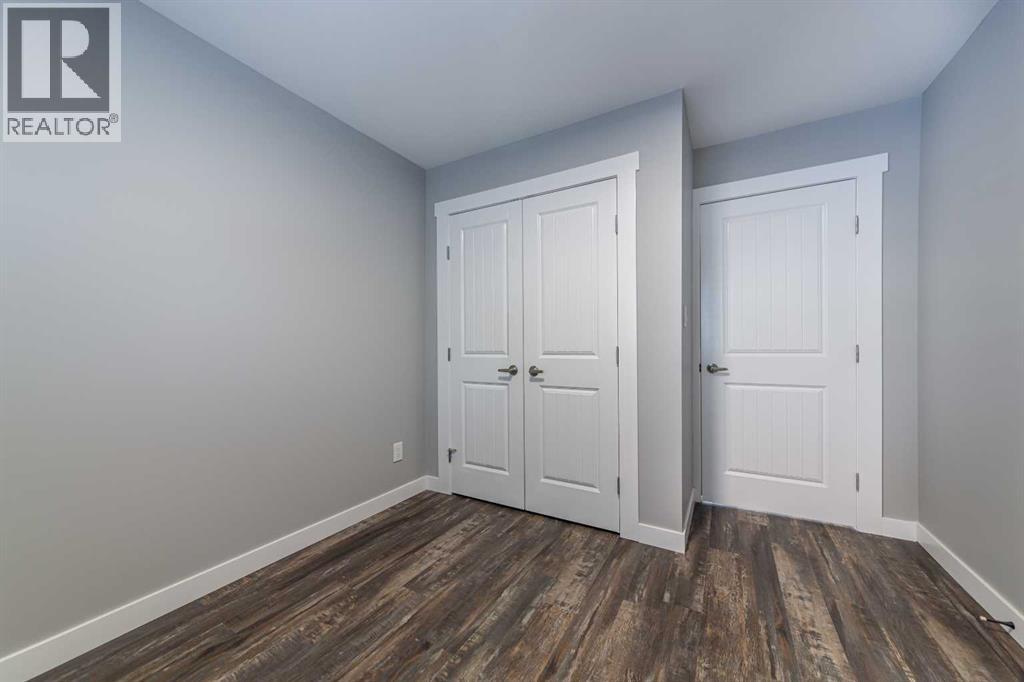 5517 52 Street Property Photo 8