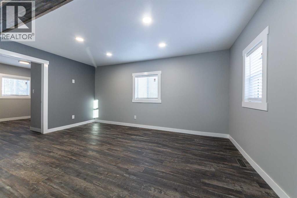 5517 52 Street Property Photo 10