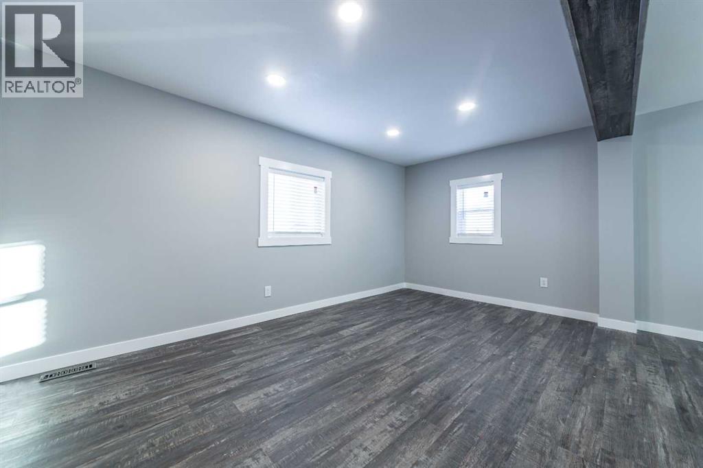 5517 52 Street Property Photo 11