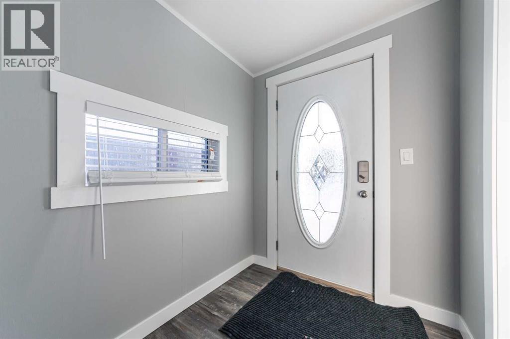5517 52 Street Property Photo 14