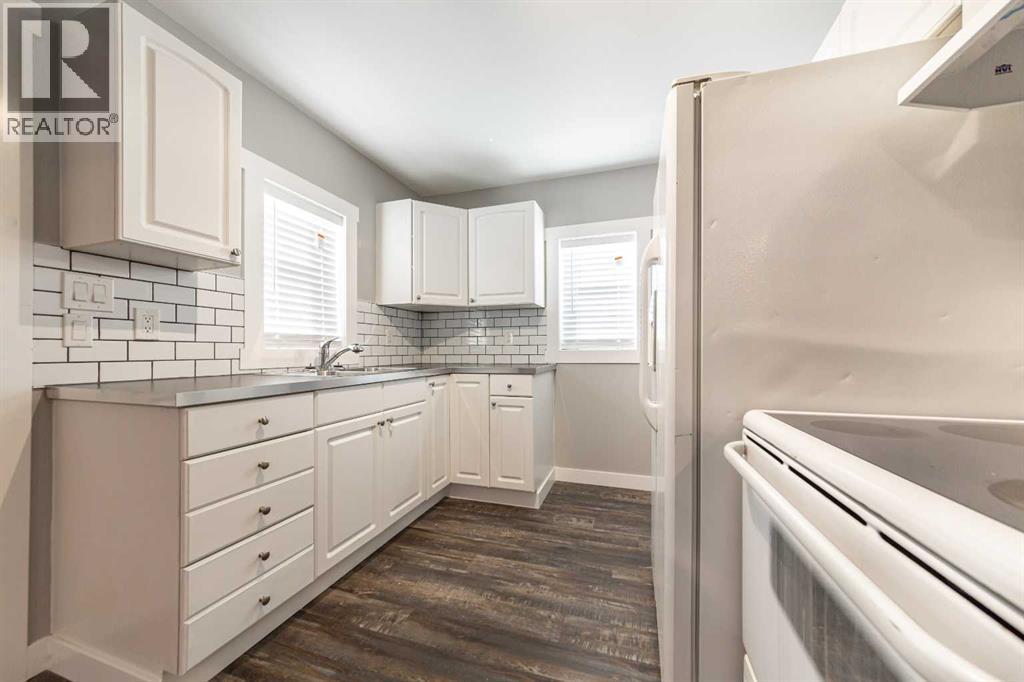 5517 52 Street Property Photo 16