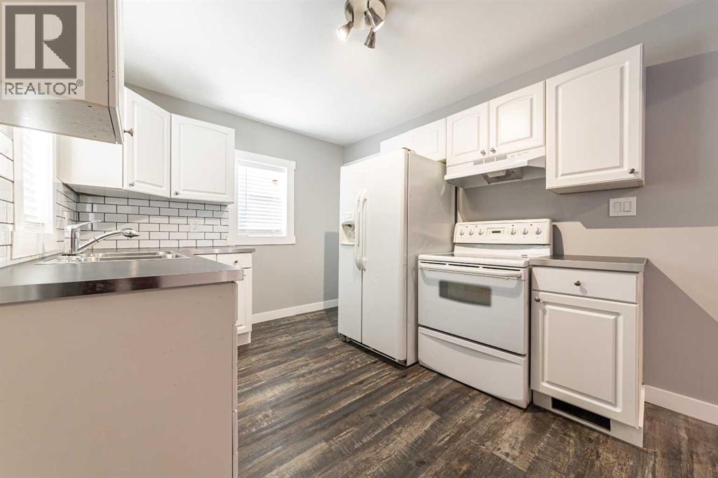 5517 52 Street Property Photo 17
