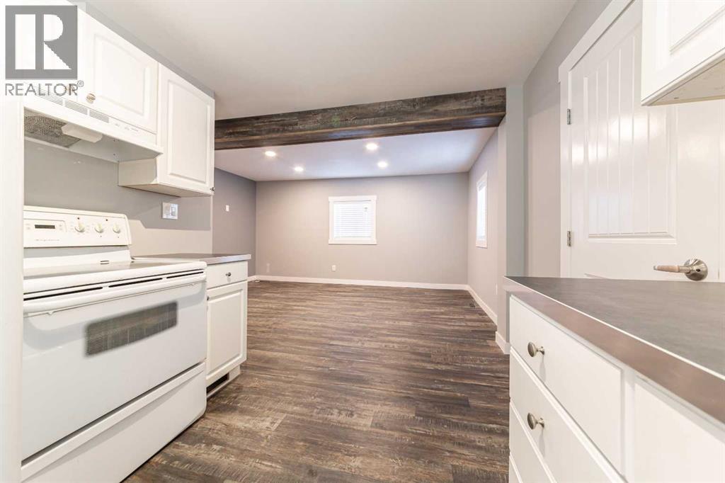 5517 52 Street Property Photo 18