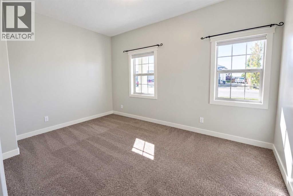 608 10 Avenue W Property Photo 12