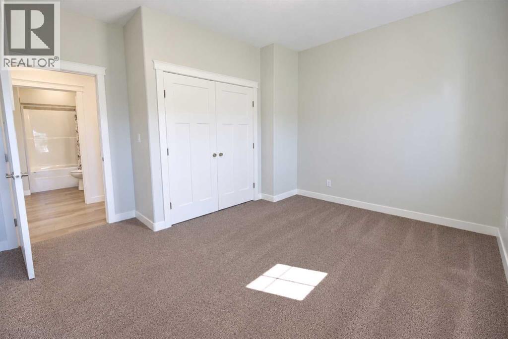 608 10 Avenue W Property Photo 13