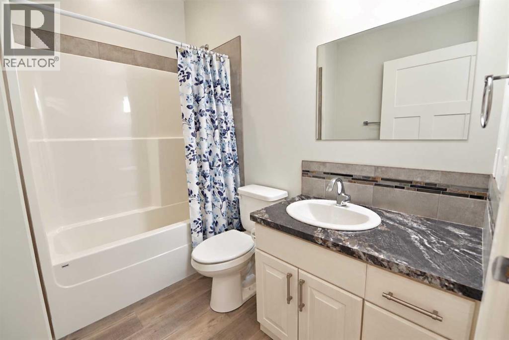 608 10 Avenue W Property Photo 14